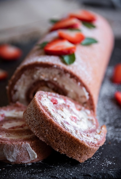 Foto delicioso pastel de fresas con postre horneado casero de crema blanca