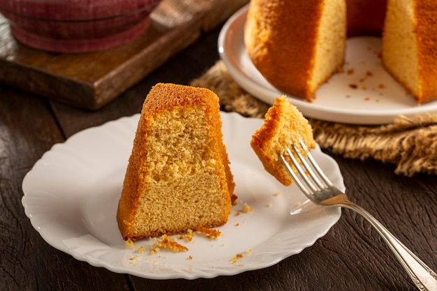 Delicioso pastel de harina de maíz tradicional pastel brasileño