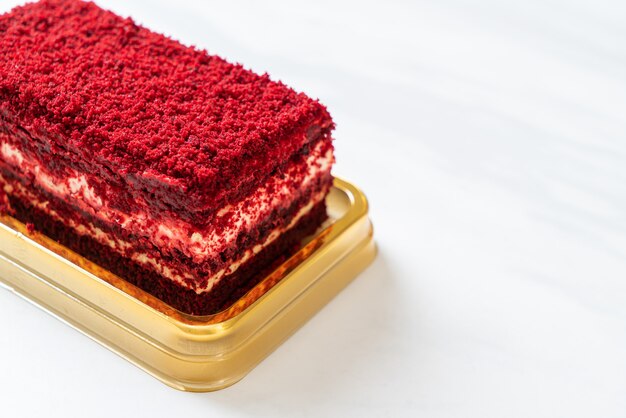 Delicioso pastel de terciopelo rojo