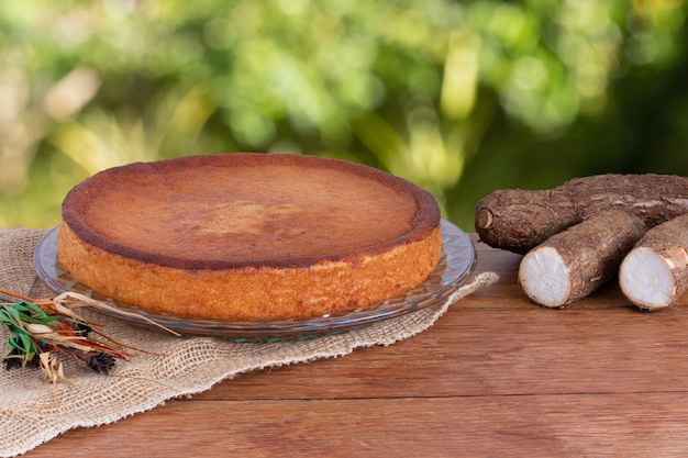 Delicioso pastel de yuca en el plato