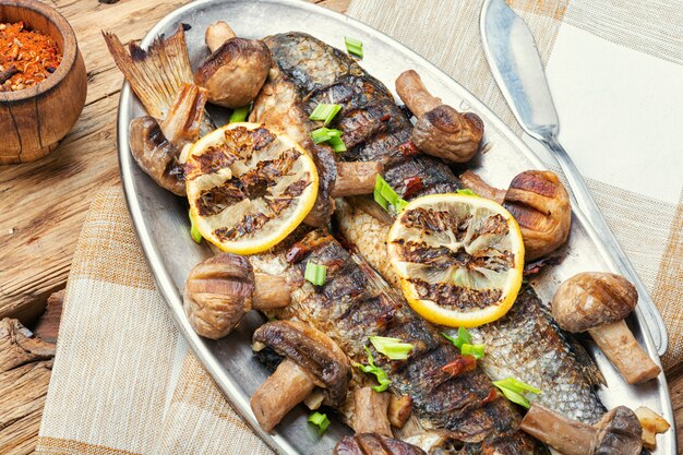 Delicioso pescado asado