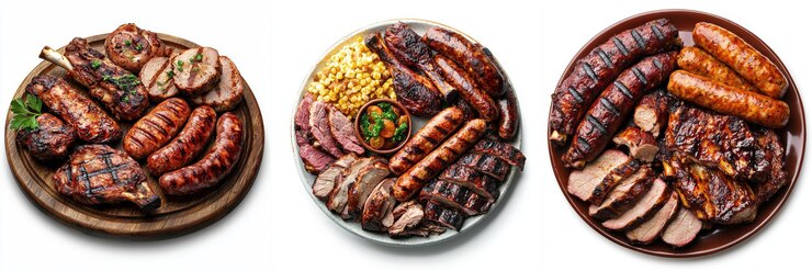 Un delicioso plato de barbacoa con varias carnes a la parrilla y acompañamientos
