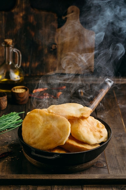 Foto delicioso plato paquistaní de alto ángulo