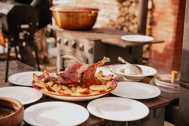 Delicioso pollo al horno en el horno