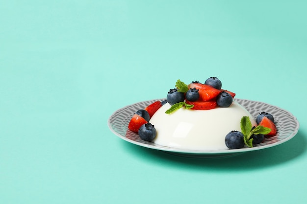 Delicioso postre Panna Cotta espacio para texto