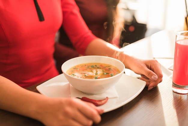 Foto delicioso prato em um restaurante