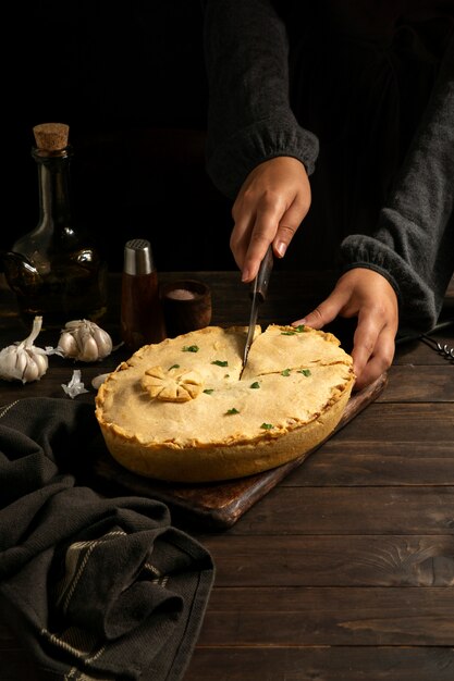 Delicioso prato tradicional português empadao