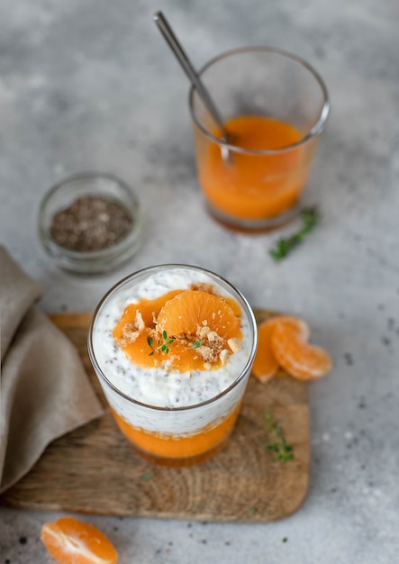 Delicioso pudin de chia con mandarina