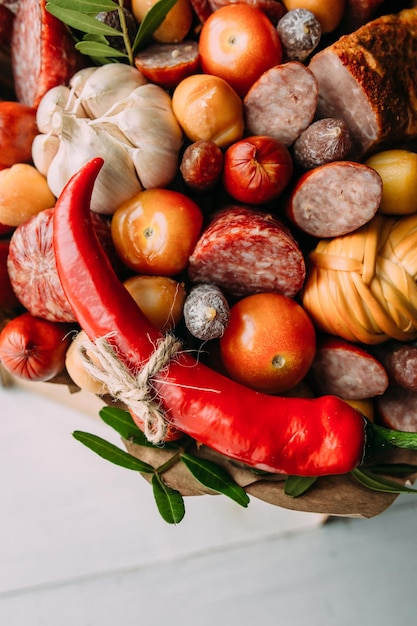 Delicioso ramo comestible de salchicha tomates queso regalo para hombre