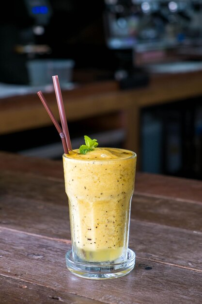 Foto delicioso smoothie de maracujá em bar