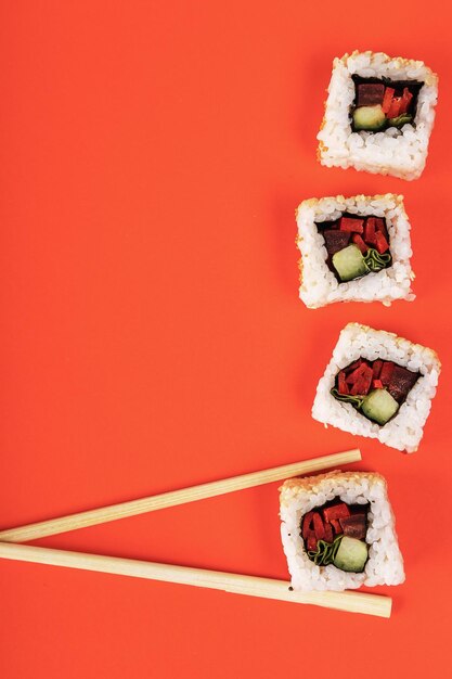 Foto delicioso sushi