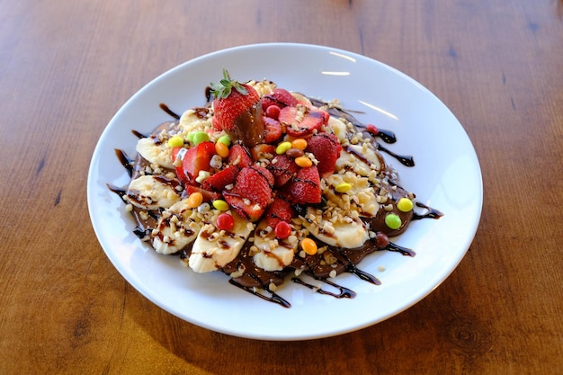 Delicioso waffle com calda de chocolate