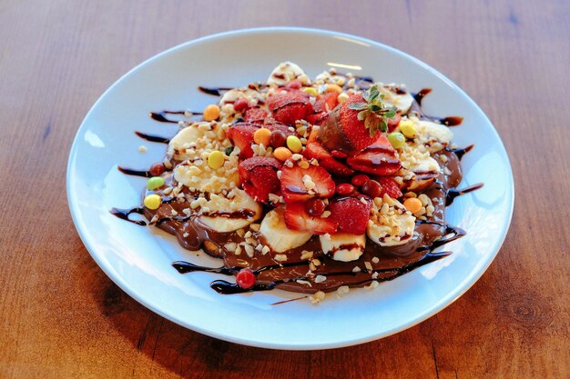 Delicioso waffle com calda de chocolate