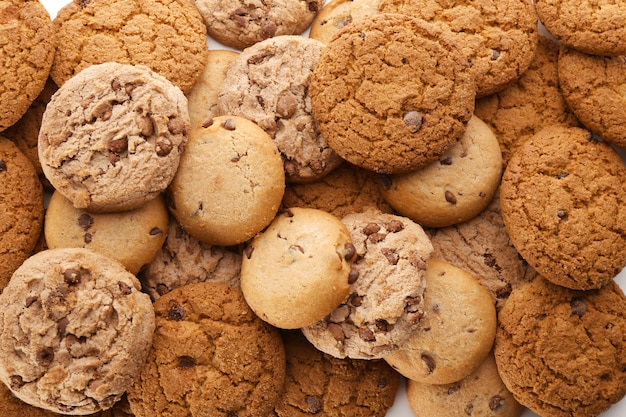 Foto deliciosos biscoitos de aveia com pedaços de chocolate como pano de fundo