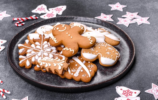 Deliciosos biscoitos de gengibre com mel, gengibre e canela