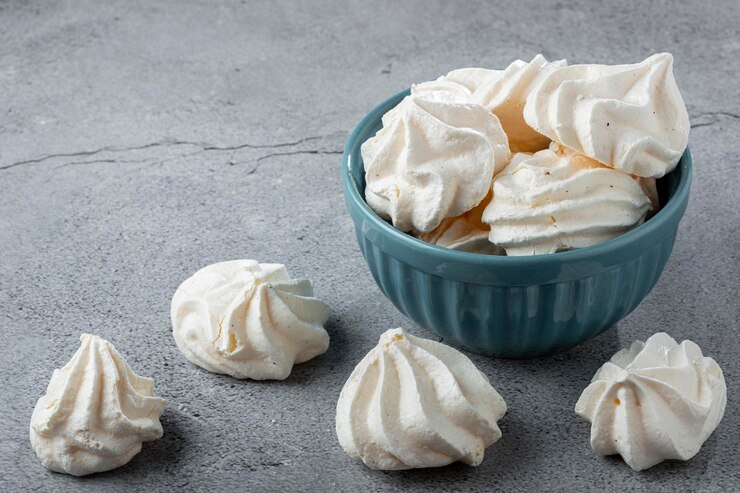 Foto deliciosos biscoitos de merengue na tigela