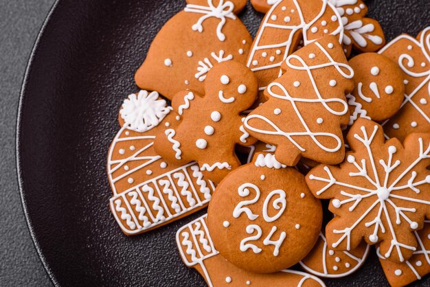 Deliciosos biscoitos de pão de gengibre com gengibre de mel e canela composição de inverno