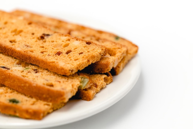 Deliciosos biscotti caseros sobre fondo blanco para la comida de panadería y el concepto de comer