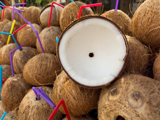 Deliciosos cocos en verano