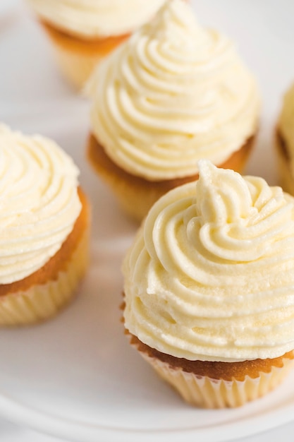 Deliciosos cupcakes com chantilly