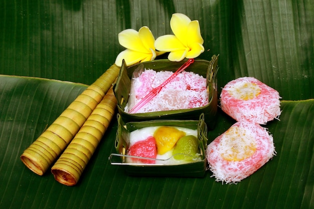 Deliciosos e coloridos bolos tradicionais da Indonésia