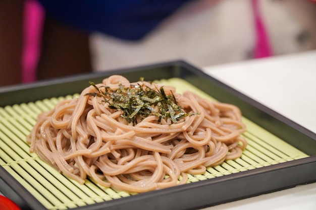 Deliciosos fideos ramen fríos japoneses Concepto de comida japonesa