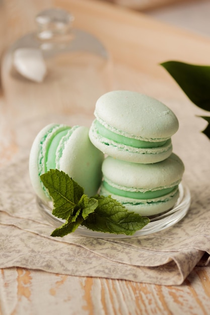 Deliciosos macarrones verdes con menta