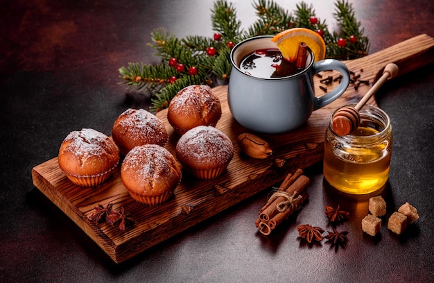 Deliciosos muffins de cacao fresco para Navidad