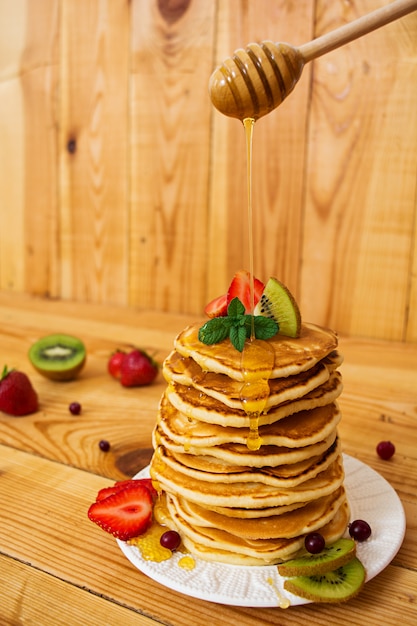 Deliciosos panqueques en madera