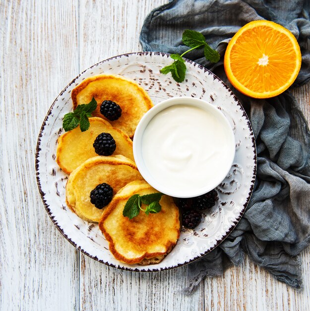 Deliciosos panqueques con moras.