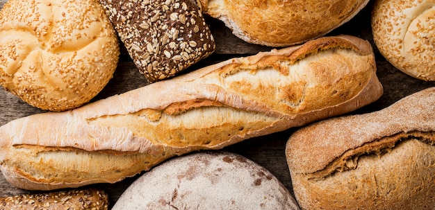 Foto deliciosos tipos de pão vista superior