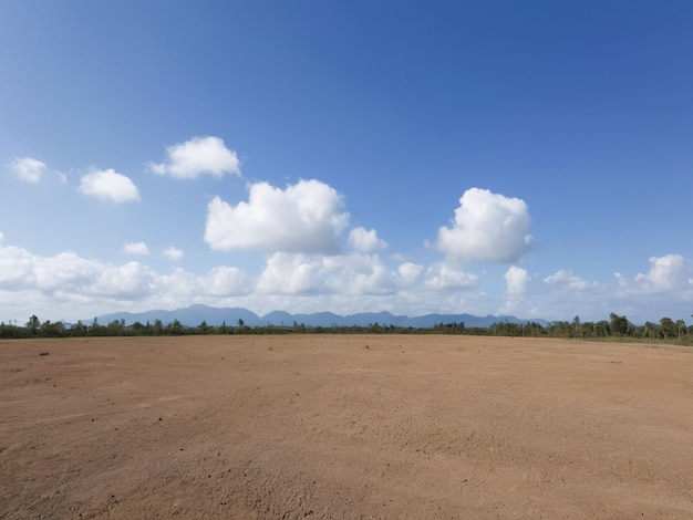 Foto delimitación de la tierra con cielo despejado