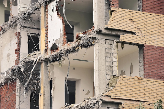 Demolição de um edifício antigo - a destruição de um edifício