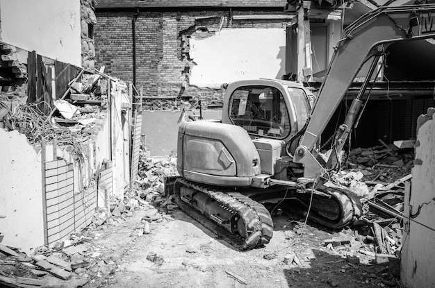 Demolición de casas con excavadoras
