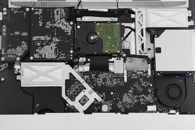 Foto demontierter computermonitor mit internen komponenten aus nächster nähe