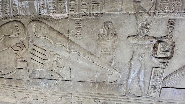 Dendera-Tempel oder Tempel von Hathor Ägypten Dendera Denderah ist eine kleine Stadt in Ägypten. Der Dendera-Tempelkomplex ist eine der am besten erhaltenen Tempelanlagen aus dem alten Oberägypten