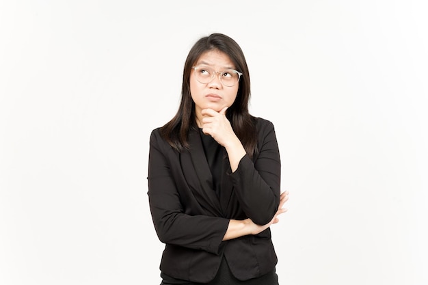 Denkende Geste der schönen asiatischen Frau, die schwarzen Blazer trägt, Isolated On White Background