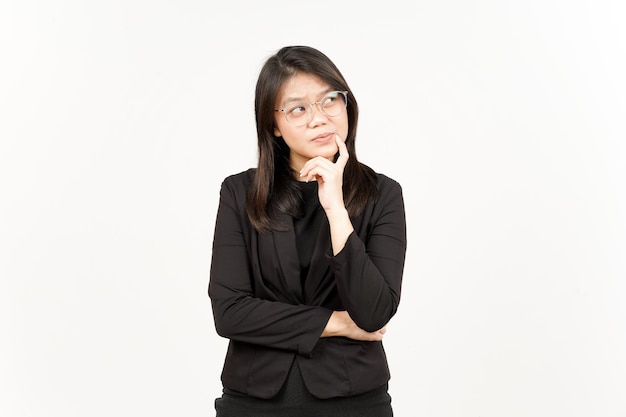 Denkende Geste der schönen asiatischen Frau, die schwarzen Blazer trägt, Isolated On White Background