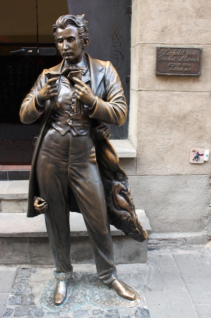 Denkmal des Begründers des Masochismus Leopold Ritter von SacherMasoch in der Stadt Lemberg