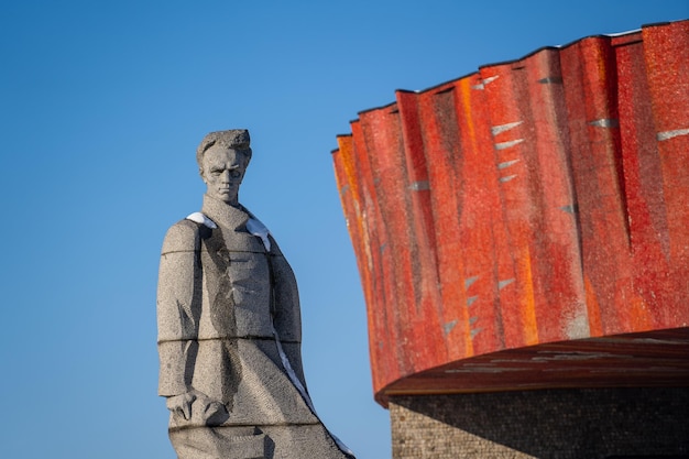 Denkmal für den sowjetischen realistischen Schriftsteller Nikolai Ostrovsky in Shepetivka, Ukraine