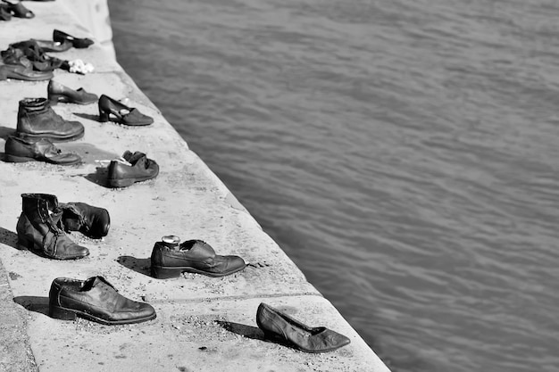 Denkmal für die Juden in Budapest, Eisenstiefel am Donauufer