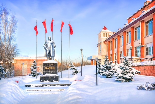 Denkmal für Lenin und das Haus der Kultur Karl-Liebknecht-Straße Myschkin-Stadt