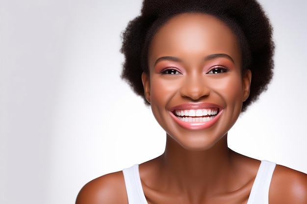 Dentes perfeitos e saudáveis sorriso de um jovem afro-americano