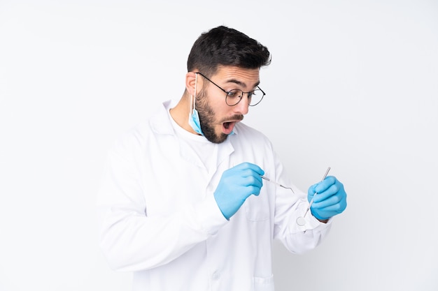 dentista hombre aislado en blanco