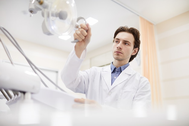 Dentista en oficina