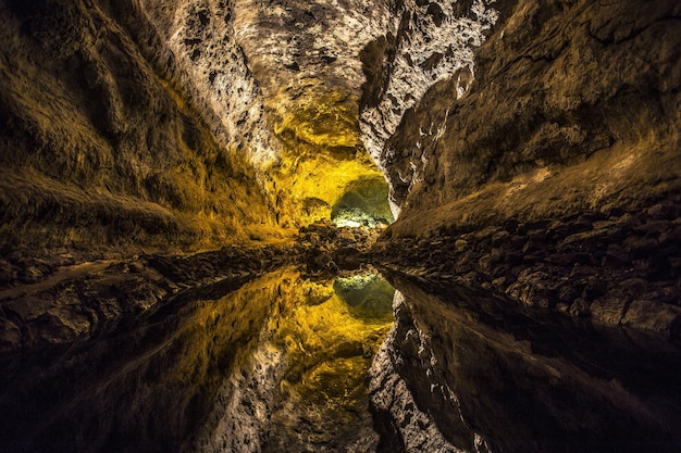 Dentro de la Cueva de los Verdes en la isla de Lanzarote, Islas Canarias, España