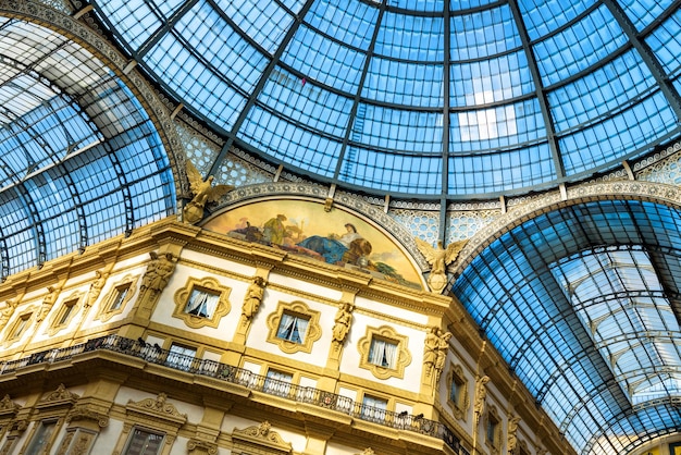 Dentro da Galleria Vittorio Emanuele II em Milão