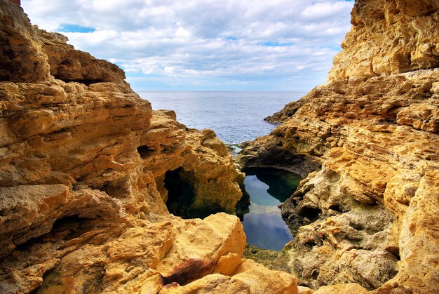 Dentro da vela grande.