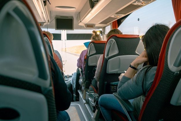 Dentro da viagem de ônibus de ônibus