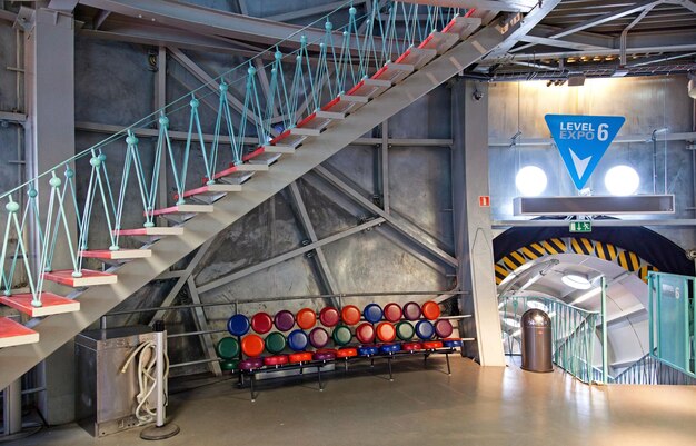 Foto dentro do atomium em bruxelas, bélgica